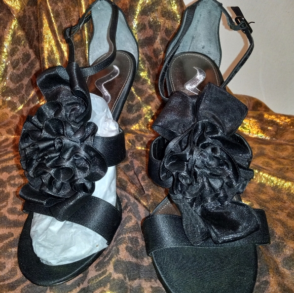 High heeled sexy, satin dressy, heel is no less than 3.5 inches. - Picture 1 of 5